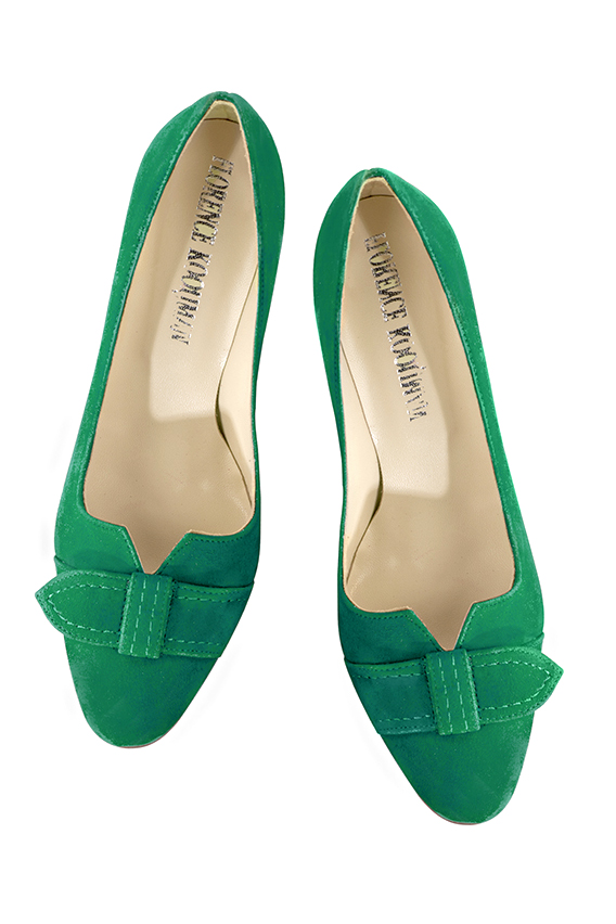 Emerald green women's dress pumps, with a knot on the front. Round toe. High slim heel. Top view - Florence KOOIJMAN